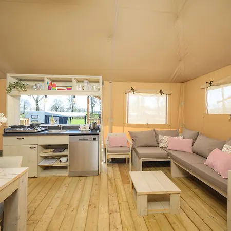 Recreatiepark Den Blanken Кемпинг *